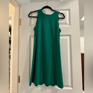 Vince Camuto size 2 green dress pretty scallop detail